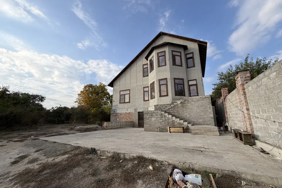 Продаётся 3-этажный дом, 450 м²