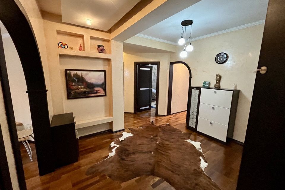 Продаётся 3-комнатная квартира, 100 м²