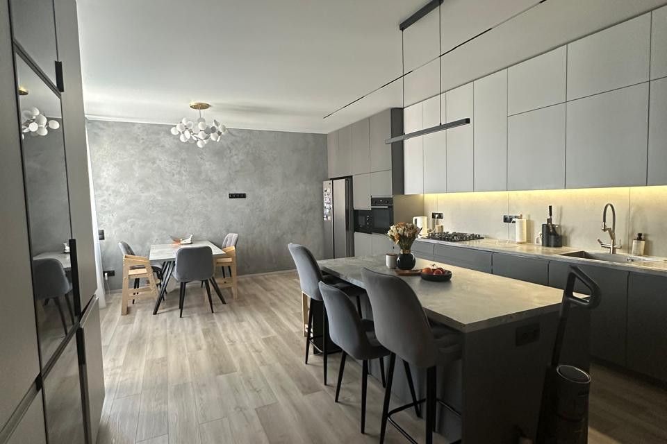 Продаётся 3-комнатная квартира, 121 м²