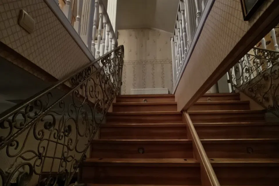 Продаётся 4-комнатная квартира, 196 м²