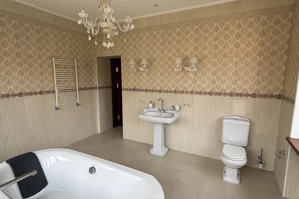 Продаётся 3-этажный дом, 500 м²