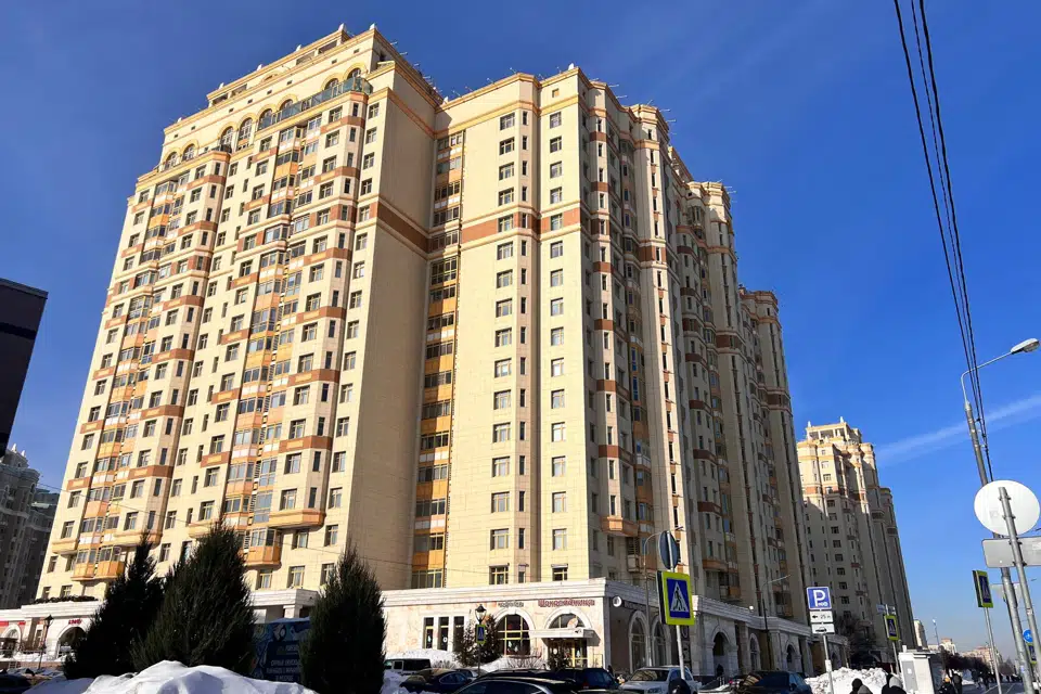 Продаётся 5-комнатная квартира, 181 м²
