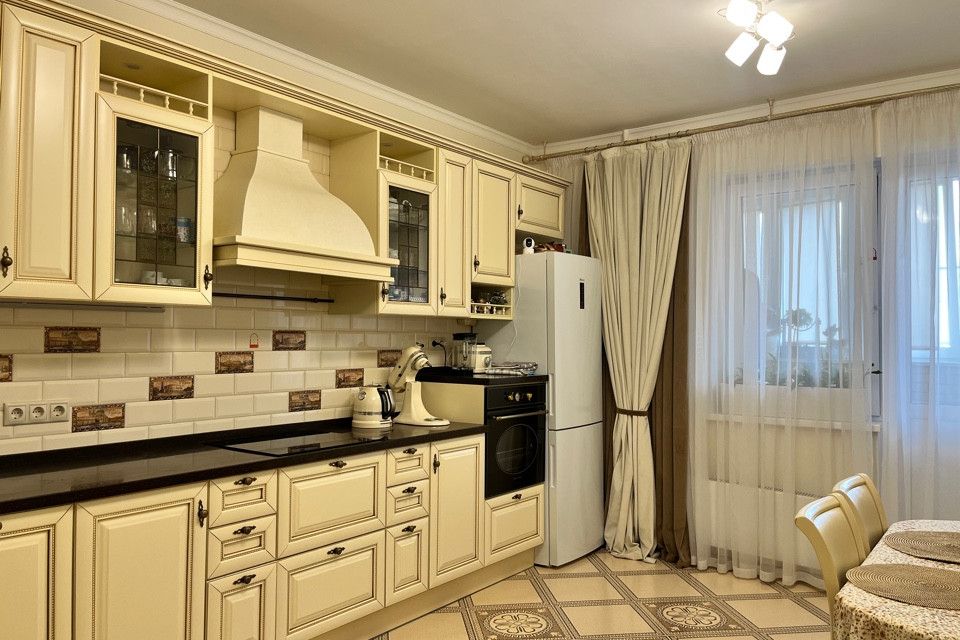 Продаётся 3-комнатная квартира, 104 м²
