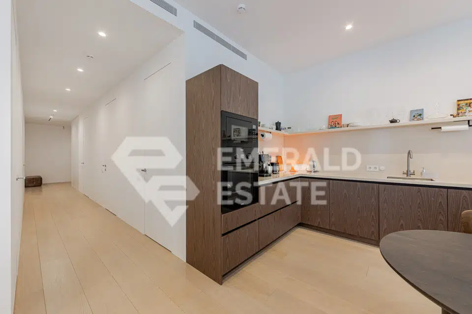 Продаётся 3-комнатная квартира, 111 м²