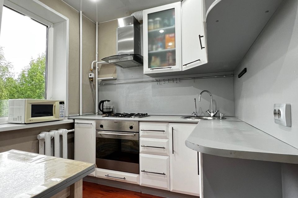 Продаётся 3-комнатная квартира, 48.3 м²