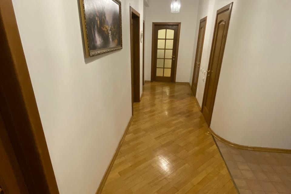 Продаётся 3-комнатная квартира, 102.7 м²