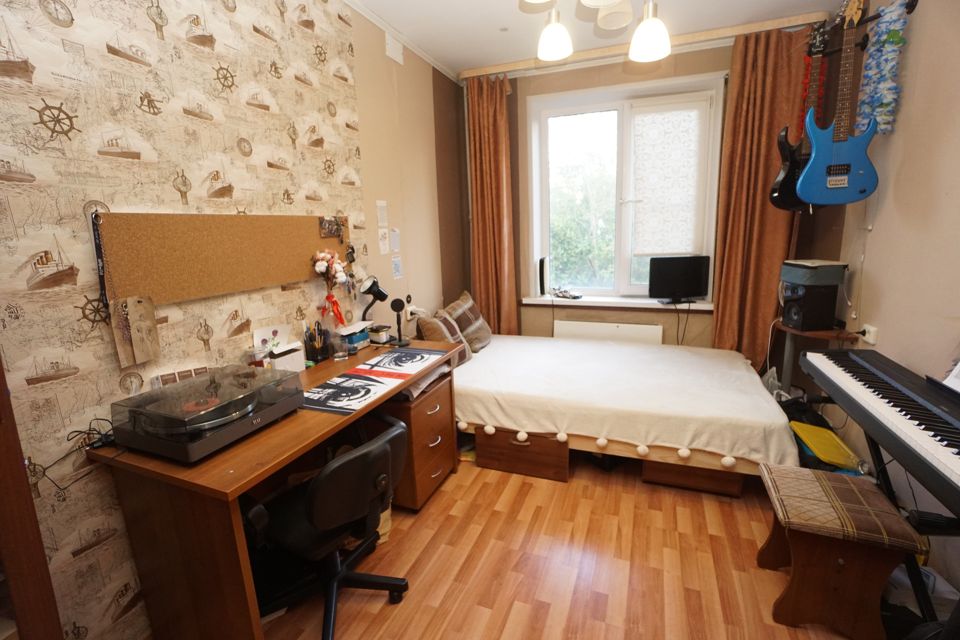 Продаётся 4-комнатная квартира, 64.4 м²