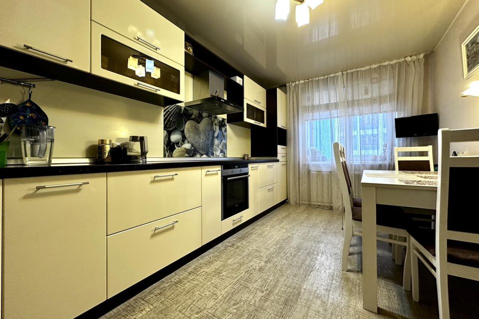 Продаётся 3-комнатная квартира, 110.5 м²