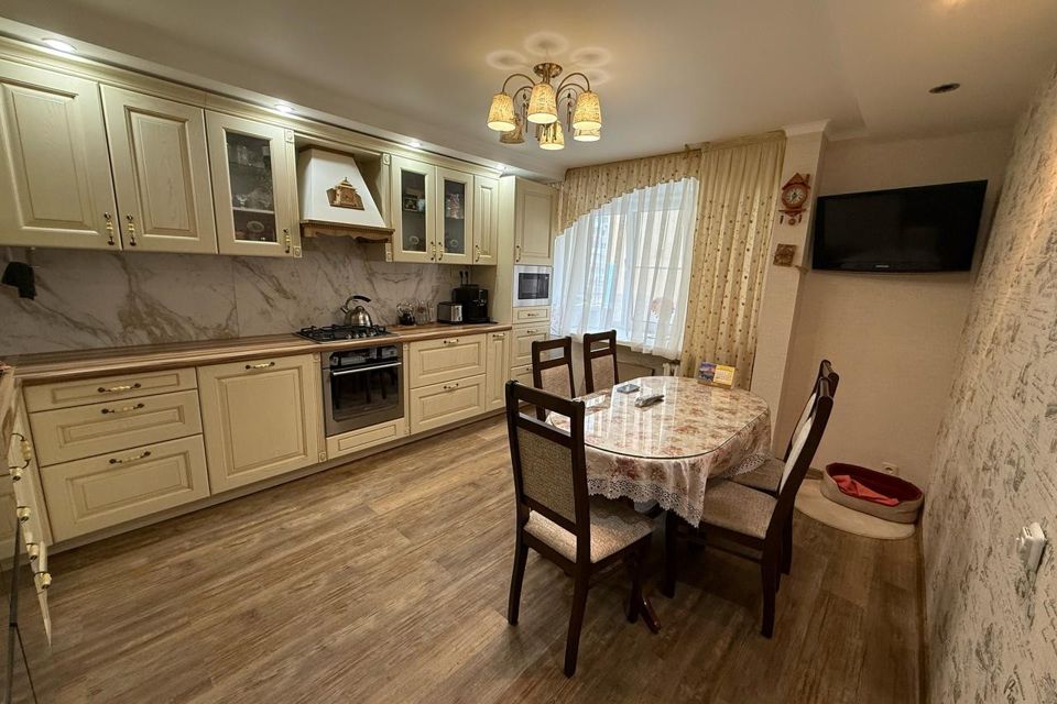 Продаётся 4-комнатная квартира, 128.9 м²