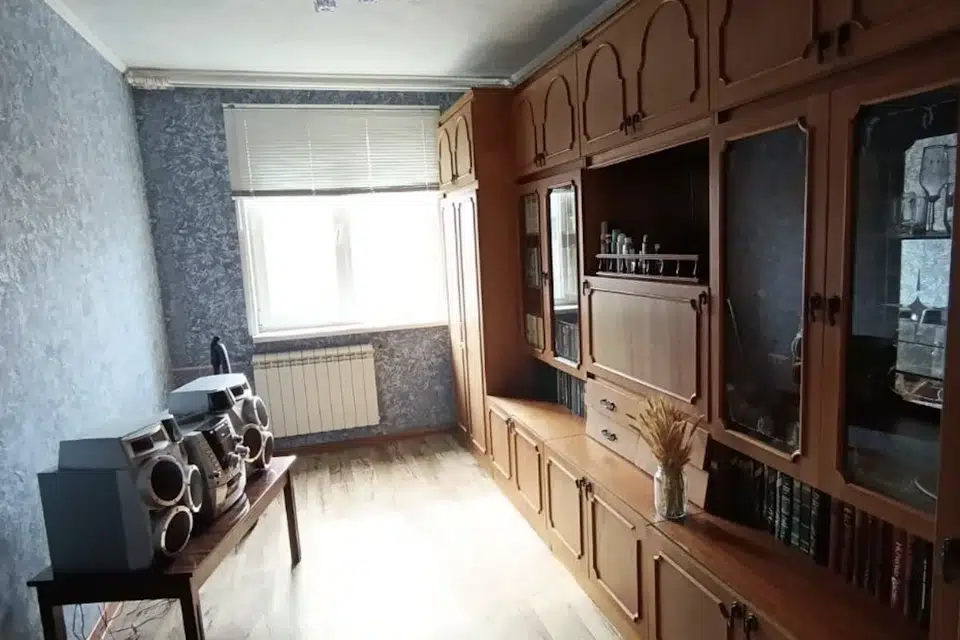 Продаётся 4-комнатная квартира, 61 м²