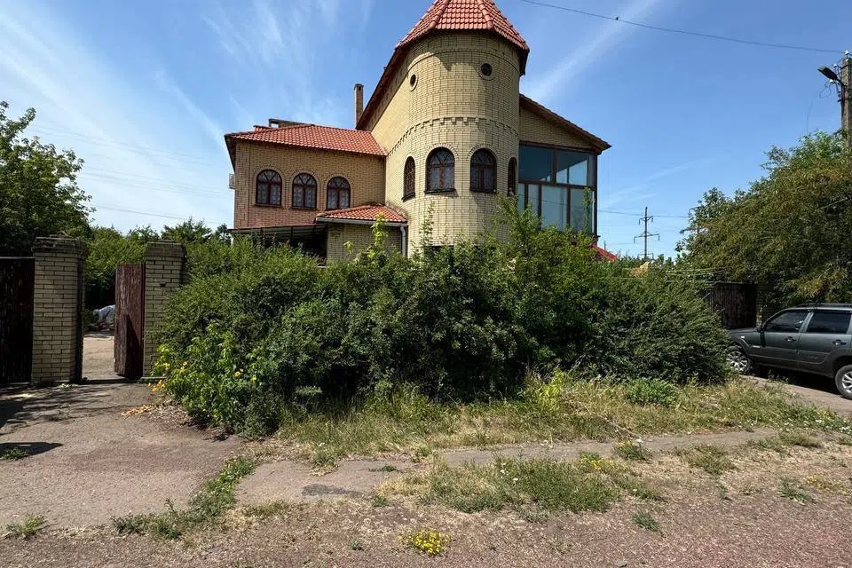 Продаётся 3-этажный дом, 438 м²