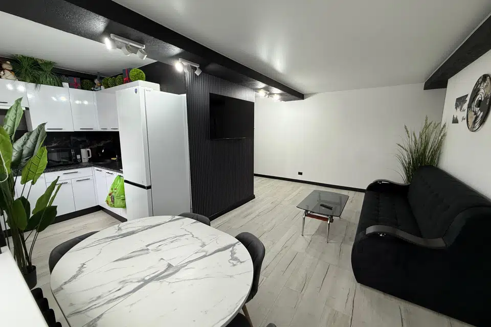 Продаётся 3-комнатная квартира, 56 м²