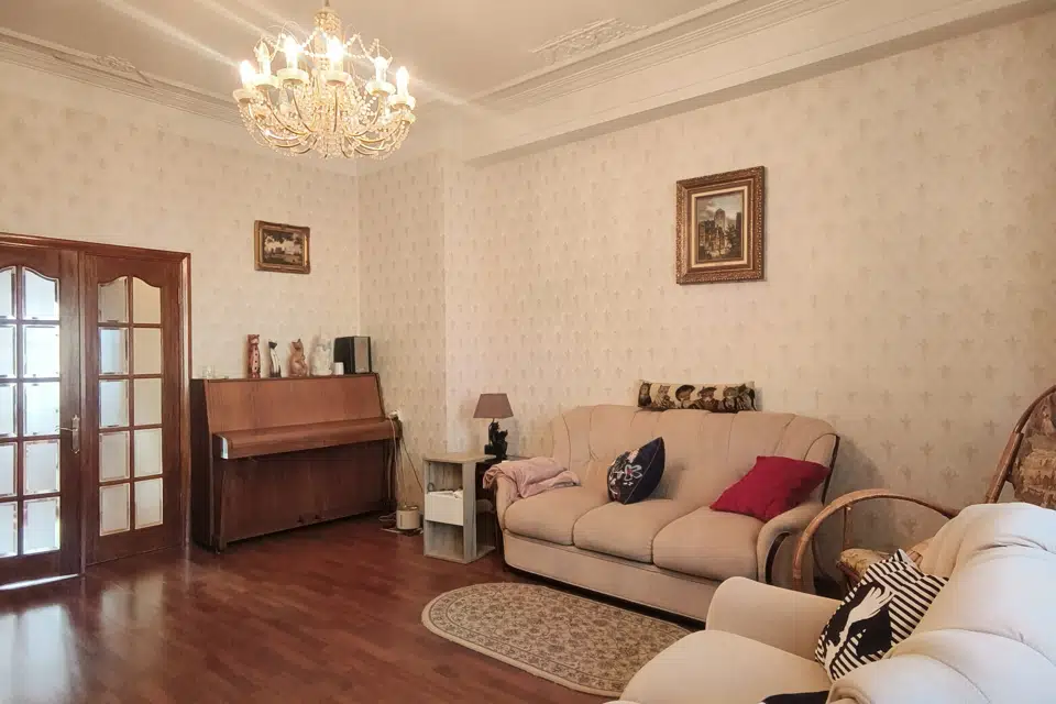 Продаётся 4-комнатная квартира, 109.4 м²