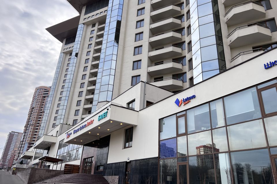 Продаётся 3-комнатная квартира, 162.6 м²
