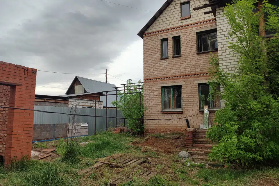 Продаётся 3-этажный дом, 186 м²