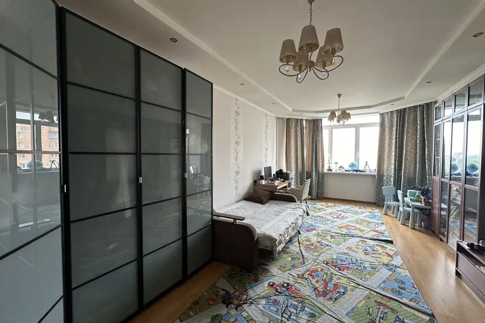 Продаётся 3-комнатная квартира, 107.5 м²