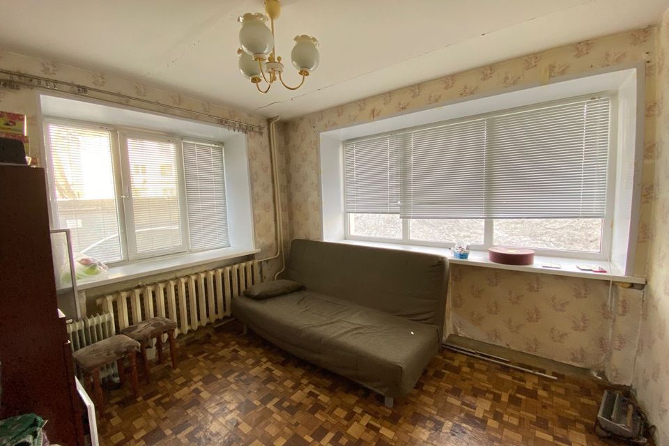 Продаётся 2 комнаты в 3-комн. квартире, 31.6 м²