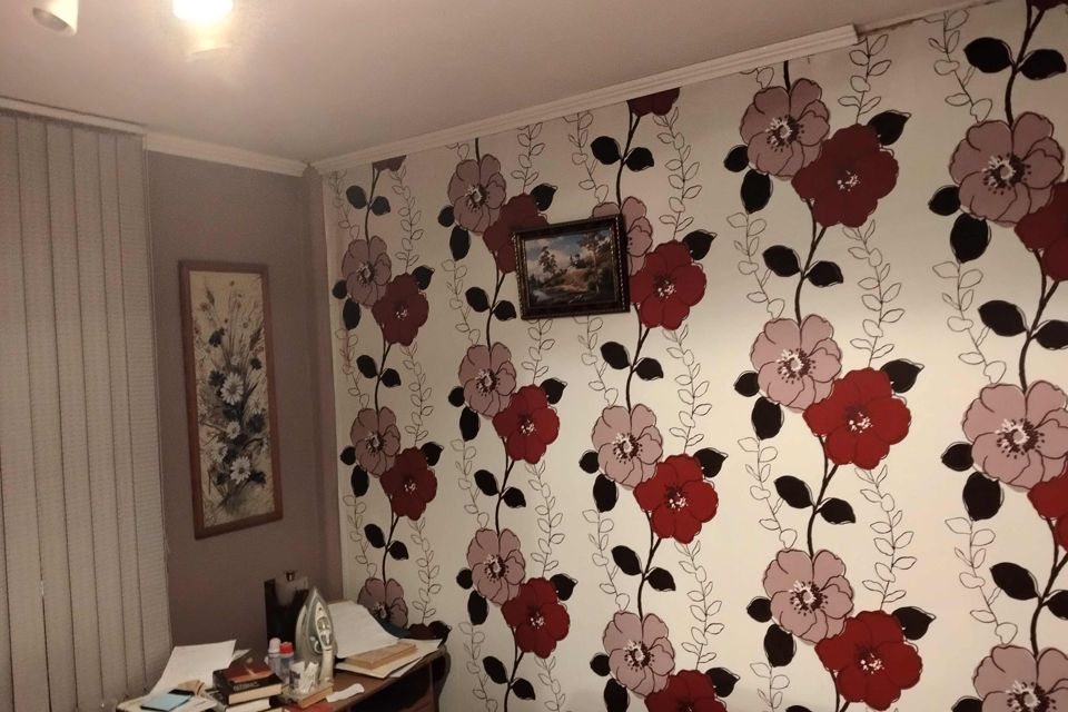 Продаётся 3 комнаты в 4-комн. квартире, 37 м²