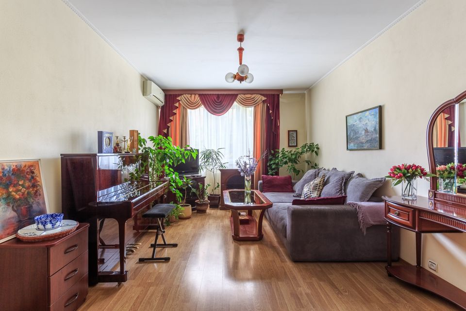 Продаётся 4-комнатная квартира, 90 м²