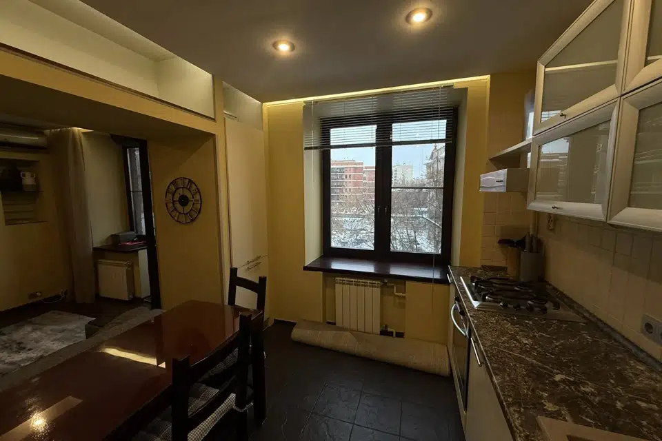 Продаётся 1-комнатная квартира, 56 м²