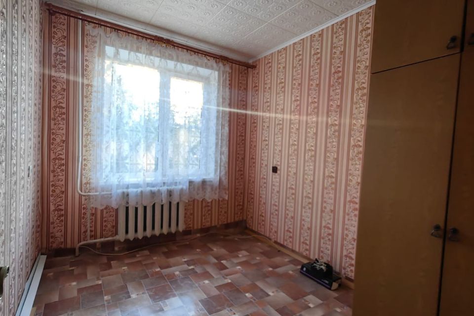 Продаётся 4-комнатная квартира, 60.7 м²