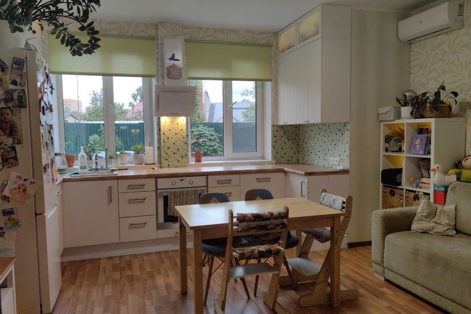Продаётся 1-комнатная квартира, 42 м²