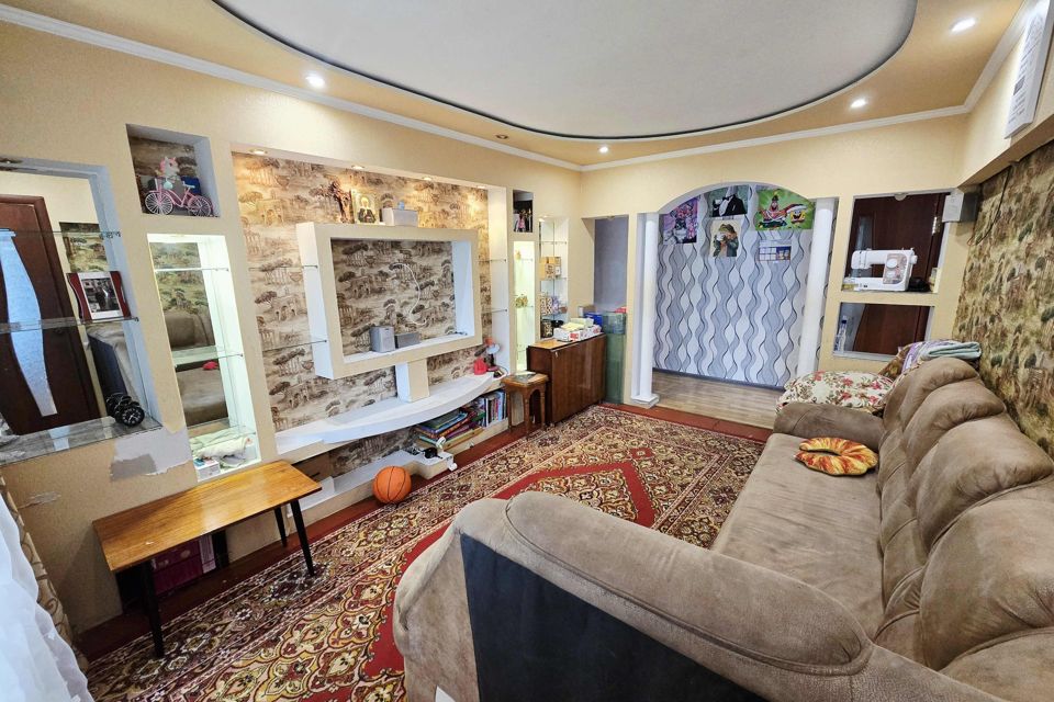 Продаётся 4-комнатная квартира, 59.1 м²