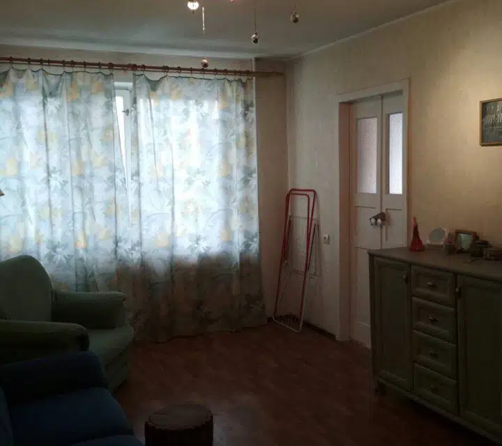 Продаётся 4-комнатная квартира, 61.4 м²