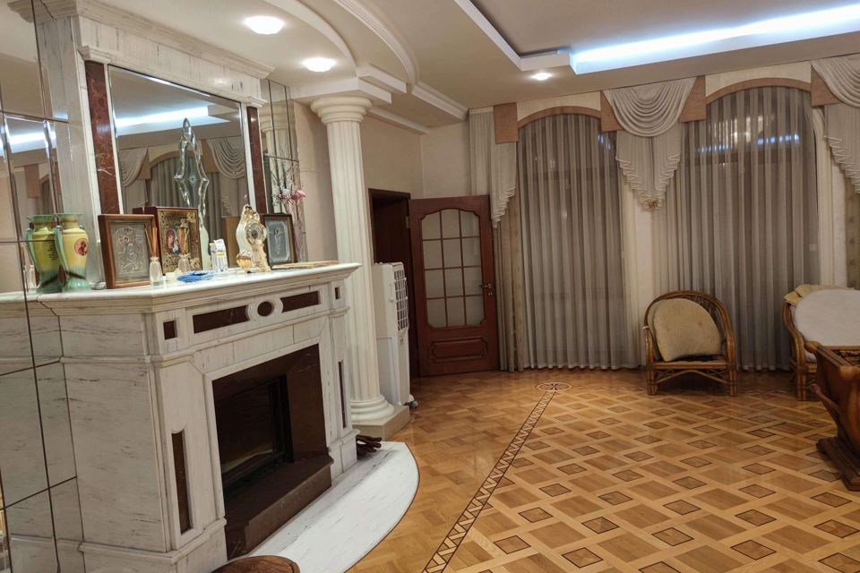 Продаётся 3-этажный дом, 577 м²