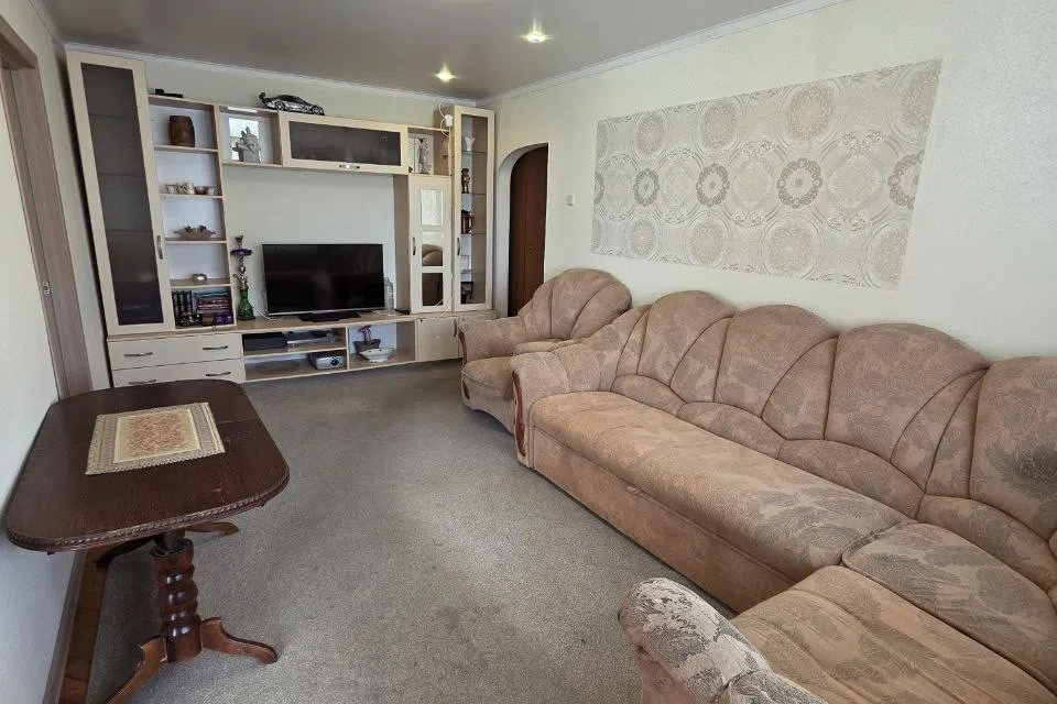 Продаётся 4-комнатная квартира, 61.5 м²