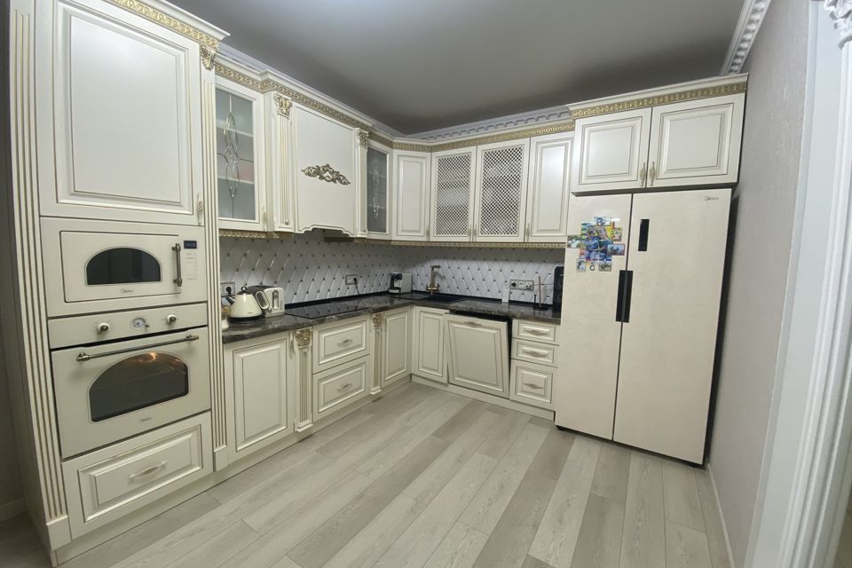 Продаётся 3-комнатная квартира, 117 м²