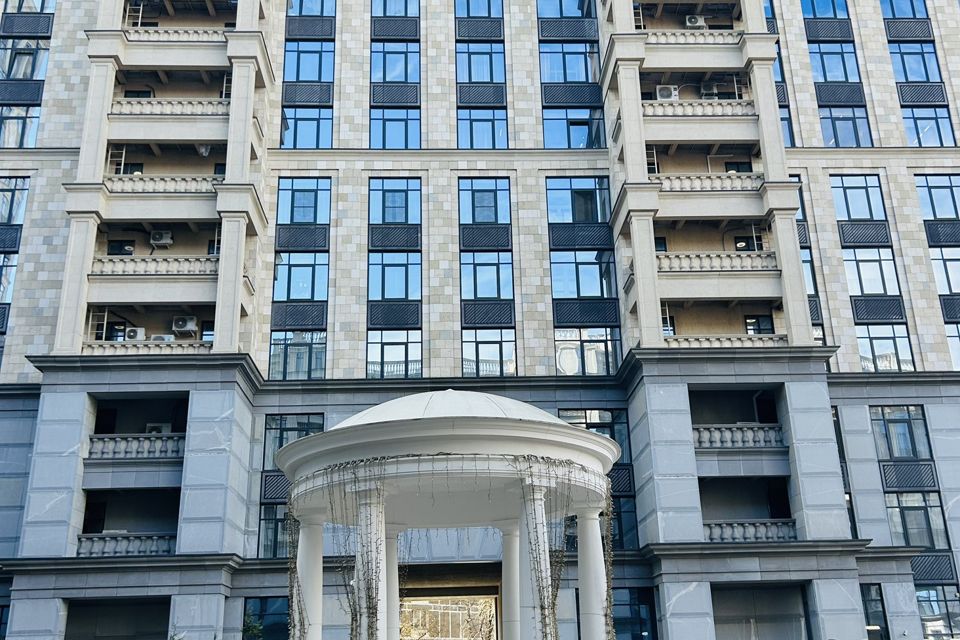 Продаётся 5-комнатная квартира, 180 м²