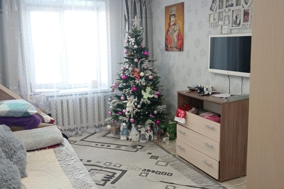Продаётся комната в 2-комн. квартире, 49.7 м²