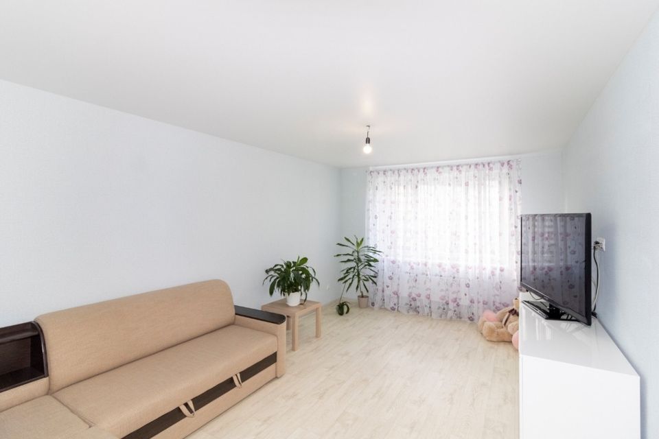 Продаётся 1-комнатная квартира, 64 м²