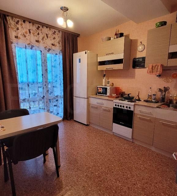 Продаётся 1-комнатная квартира, 42 м²