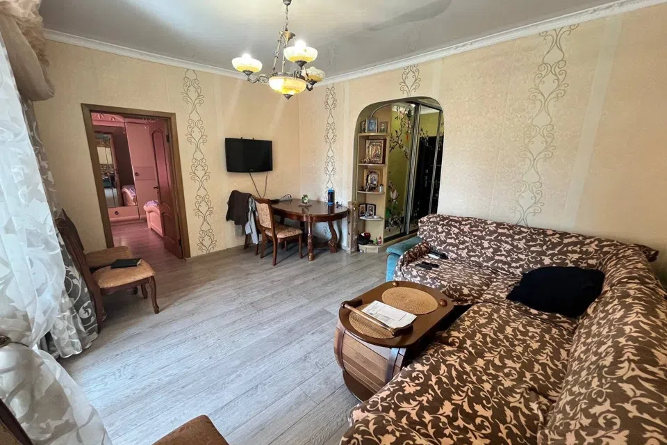 Продаётся 3-комнатная квартира, 62.8 м²