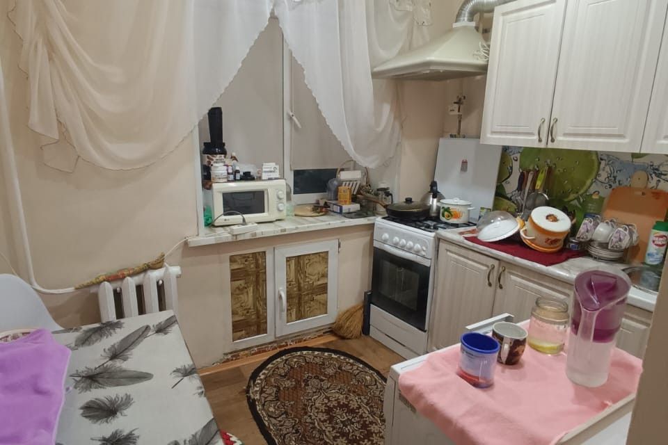 Продаётся 4-комнатная квартира, 60.9 м²