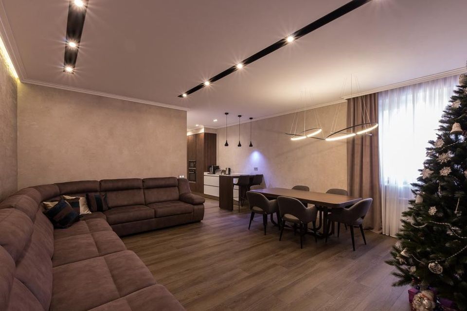 Продаётся 4-комнатная квартира, 130.1 м²