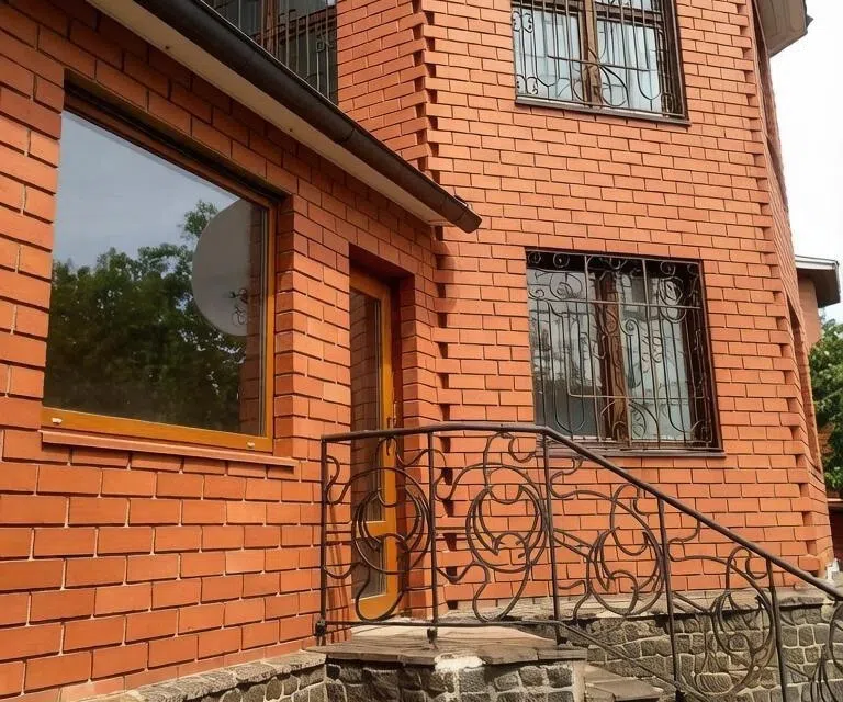 Продаётся 3-этажный дом, 400 м²
