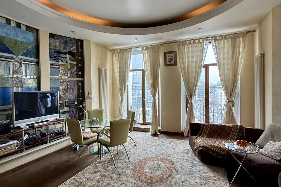 Продаётся 3-комнатная квартира, 134.7 м²