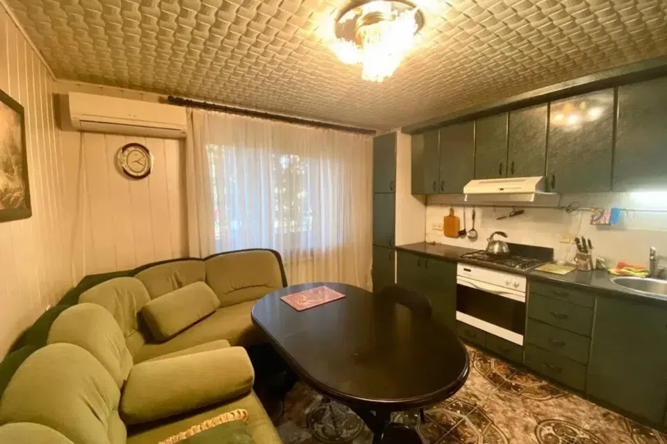 Продаётся 4-комнатная квартира, 107 м²