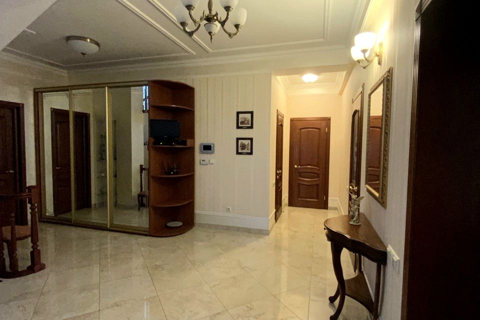 Продаётся 2-этажный дом, 240 м²