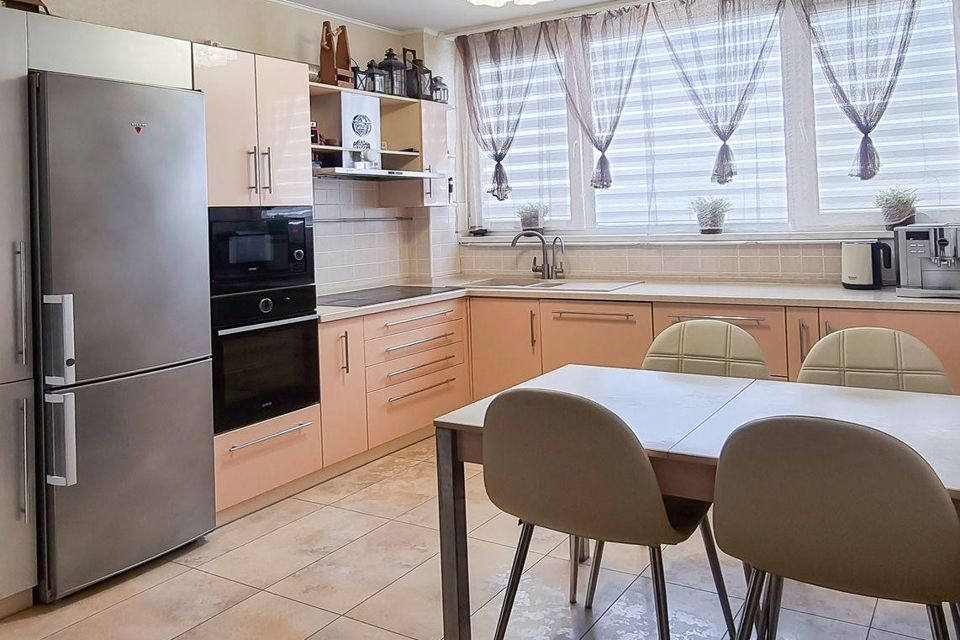 Продаётся 4-комнатная квартира, 120 м²