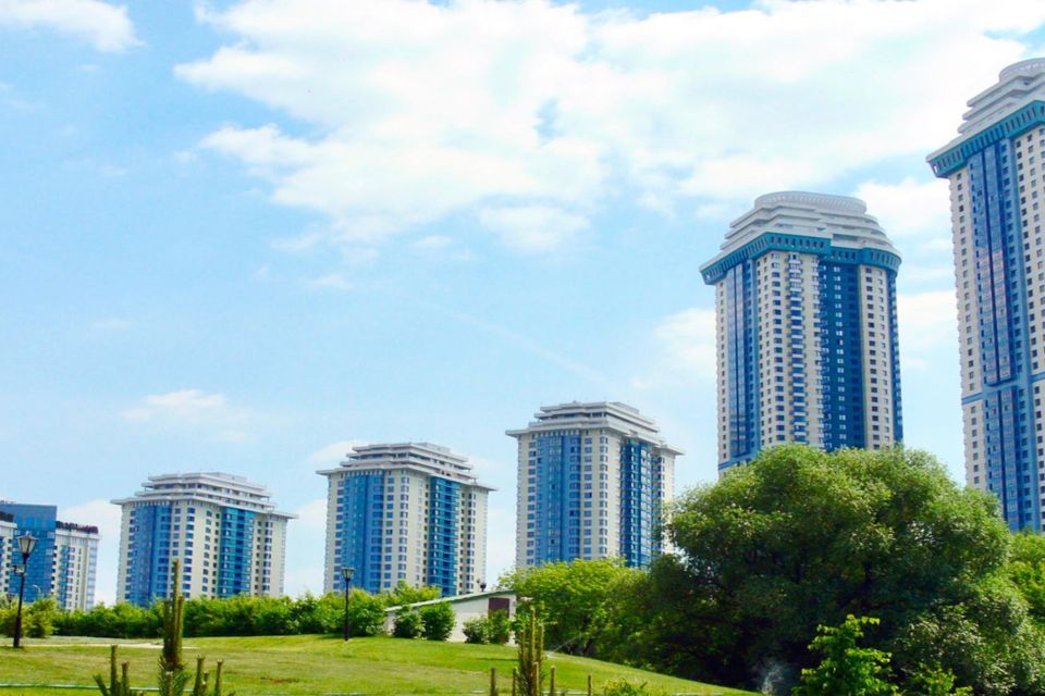 Продаётся 4-комнатная квартира, 203 м²