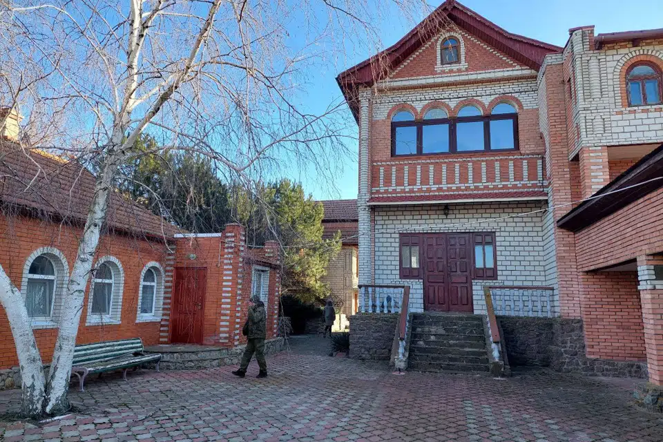 Продаётся 4-этажный дом, 567.8 м²