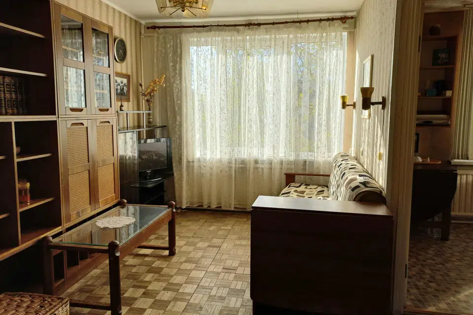 Продаётся 4-комнатная квартира, 49 м²