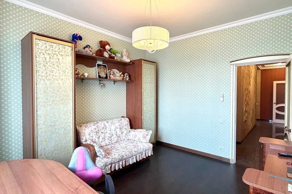 Продаётся 4-комнатная квартира, 130.1 м²