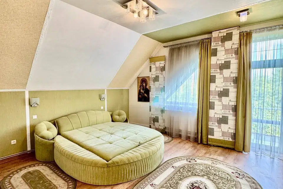 Продаётся 3-этажный дом, 385 м²