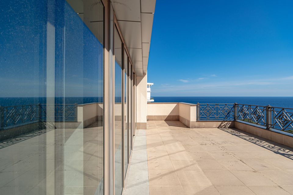 Продаётся 4-комнатная квартира, 246 м²