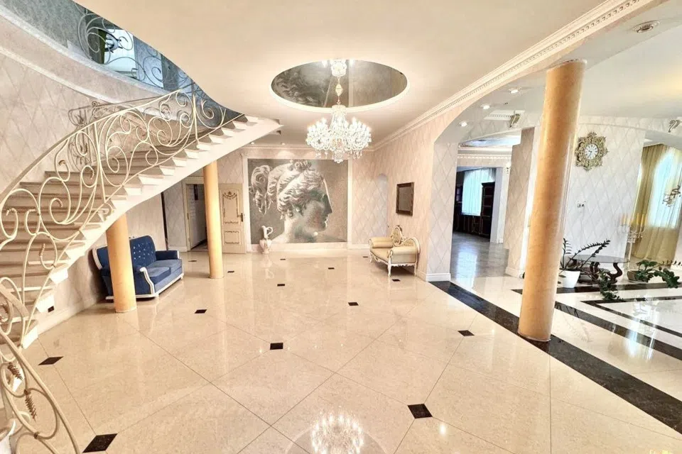 Продаётся 2-этажный дом, 515 м²